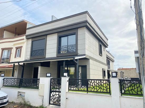 Gartenvilla Zum Verkauf In Der Nähe Des Meeres In Ürkmez Doğanbey, 2+1