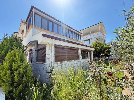 2+1 Voll Möblierte Villa Mit Garten In Doğanbey, Seferihisar Zu Verkaufen