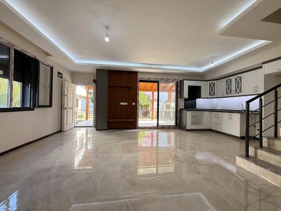 Brandneue 3+1-villa Zum Verkauf Im Seferihisar Doğanbey Center.