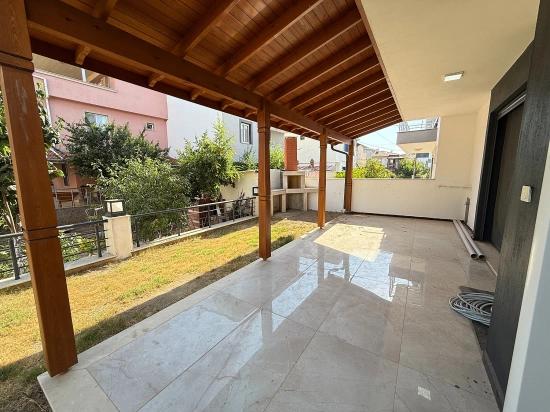 Brandneue 3+1-villa Zum Verkauf Im Seferihisar Doğanbey Center.