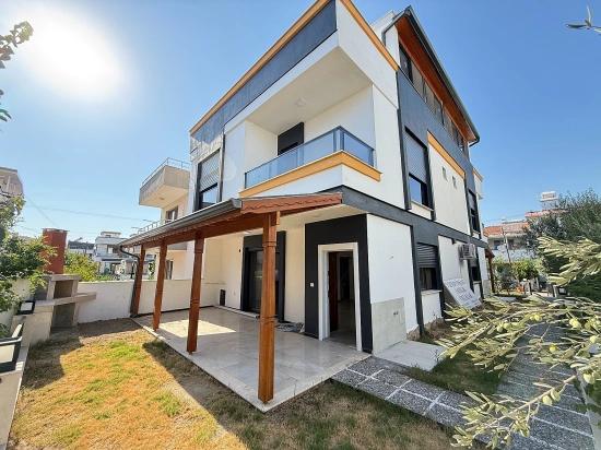 Brandneue 3+1-Villa Zum Verkauf Im Seferihisar Doğanbey Center.