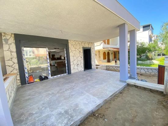 Brandneue, Freistehende Luxusvilla Mit 3 Schlafzimmern Und Einem Zusätzlichen Zimmer In Doğanbey, Seferihisar, Zu Verkaufen.