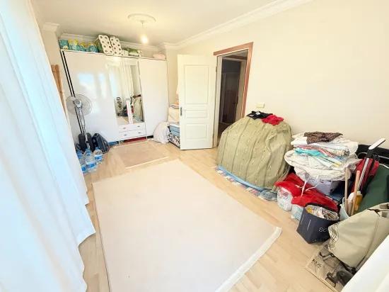 In Ürkmez, 400 M Vom Meer Entfernt, Separate Küche, Doppelbalkon, Geräumiges 2+1 Apartment