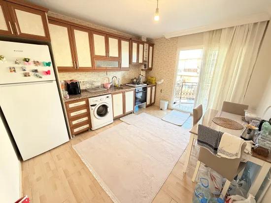 In Ürkmez, 400 M Vom Meer Entfernt, Separate Küche, Doppelbalkon, Geräumiges 2+1 Apartment