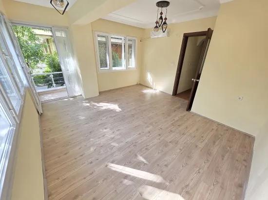 Zum Verkauf - Unabhängige Wohnung Mit Garten - In Gümüldür - 200 Mt Vom Meer Entfernt