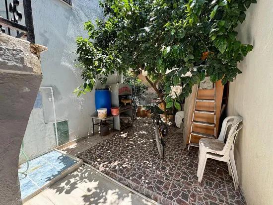 In Doğanbey Einem Zu-verkauf-stehenden Zwischen-geschoss 2+1 Zur Meer-seite 70 Metre² Wohnung