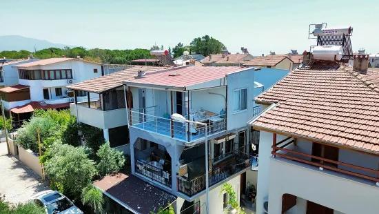 In Doğanbey Einem Zu-verkauf-stehenden Zwischen-geschoss 2+1 Zur Meer-seite 70 Metre² Wohnung