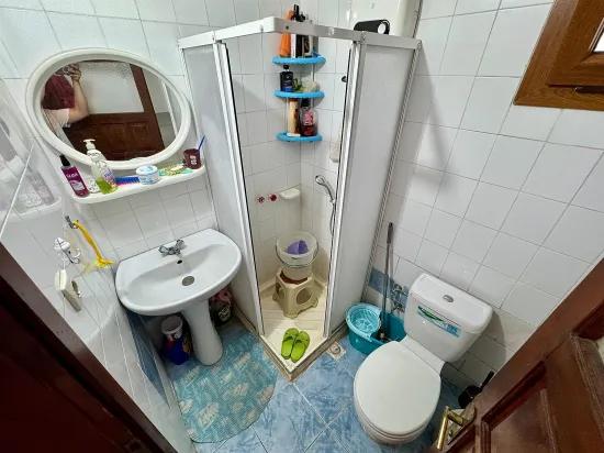 In Doğanbey Einem Zu-verkauf-stehenden Zwischen-geschoss 2+1 Zur Meer-seite 70 Metre² Wohnung