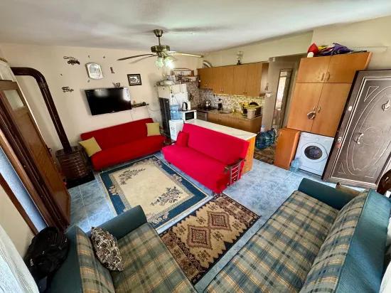 In Doğanbey Einem Zu-verkauf-stehenden Zwischen-geschoss 2+1 Zur Meer-seite 70 Metre² Wohnung