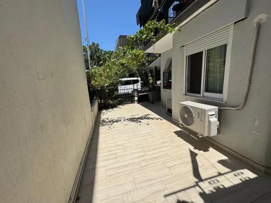 In Doğanbey Einem Zu-verkauf-stehenden Zwischen-geschoss 2+1 Zur Meer-seite 70 Metre² Wohnung
