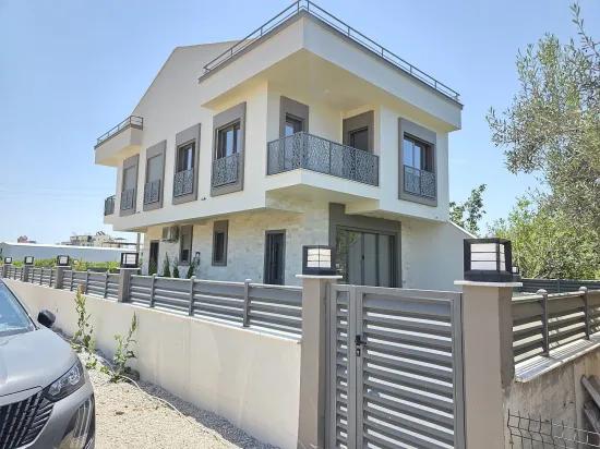 In Gümüldür İnönü Mahallesi, 450 Meter Vom Meer Entfernt, Großzügige Gartenvilla, Neuwertig 4+1!