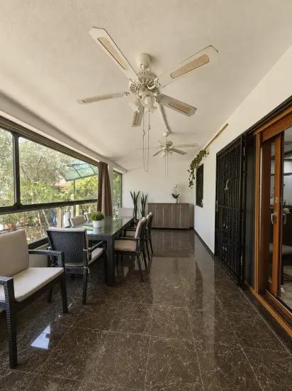 In Gümüldür, 100m Vom Meer Entfernt, Voll Möblierte Villa Mit Großem Garten