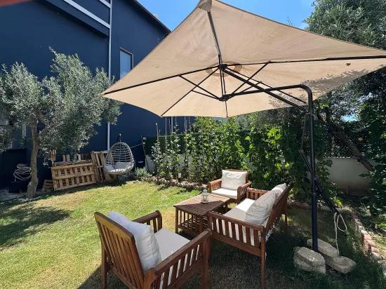In Seferihisar Doğanbey zu verkaufen 3+1 geräumiges haus mit großem garten doppelhaushälfte Ferienhaus