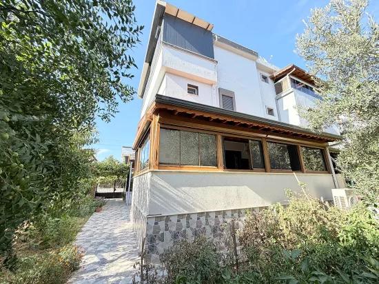 In Ürkmez Doğanbey luxuriös gebaut, geräumig und komfortabel 3+1 Villa