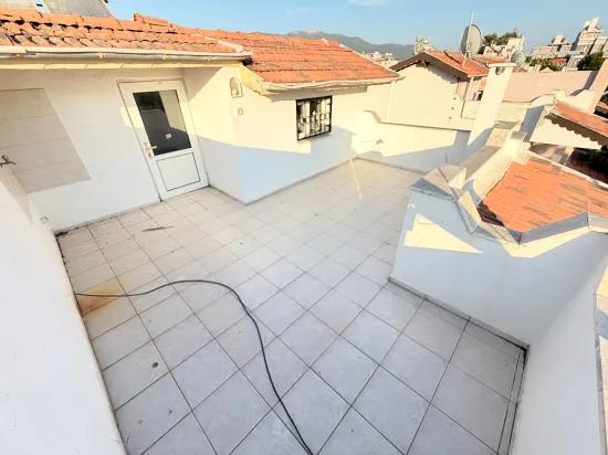Freistehend mit Garten, 3+1 Villa, In Gümüldür am Meer, zu verkaufen.