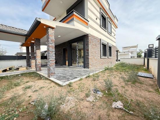 3+1 Freistehende Villa Mit Garten Zum Verkauf Im Seferihisar Doğanbey Center