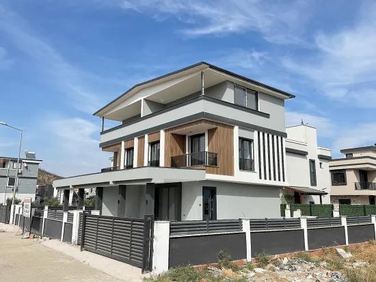 Seferihisar Doğanbey – Zu verkaufen neue 3+1 Duplex Villa – Großzügiger Garten