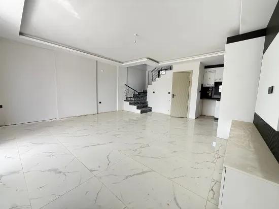 Seferihisar Doğanbey – Zu verkaufen neue 3+1 Duplex Villa – Großzügiger Garten