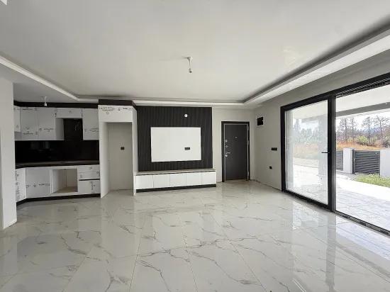 Seferihisar Doğanbey – Zu verkaufen neue 3+1 Duplex Villa – Großzügiger Garten