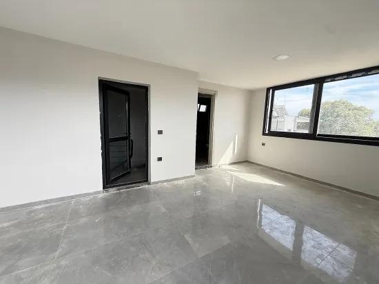 Seferihisar Doğanbey – Zu verkaufen neue 3+1 Duplex Villa – Großzügiger Garten