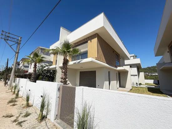 🏡 Luxusvilla mit Pool, neu, Innerhalb der Wohnanlage In Seferihisar Ürkmez