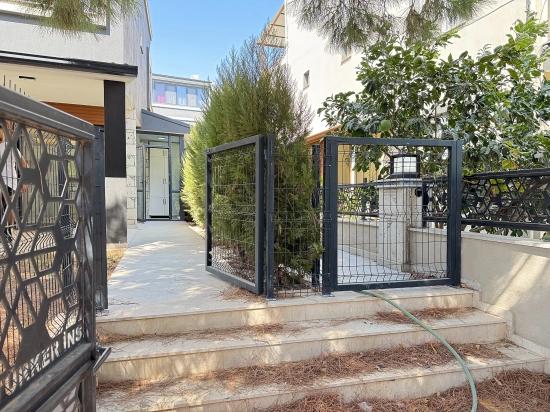 Luxuriöse 3 + 1-Maisonette-Villa Zum Verkauf Im Zentrum Von Seferihisar Ürkmez