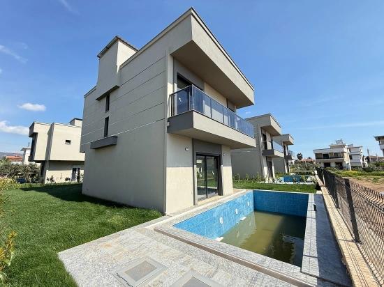 3+1 Duplex-sommerhaus Mit Pool In Seferihisar Doğanbey