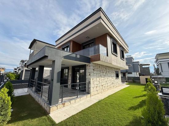 Brandneue, Freistehende Luxusvilla Mit Pool In Seferihisar Doğanbey Zu Verkaufen