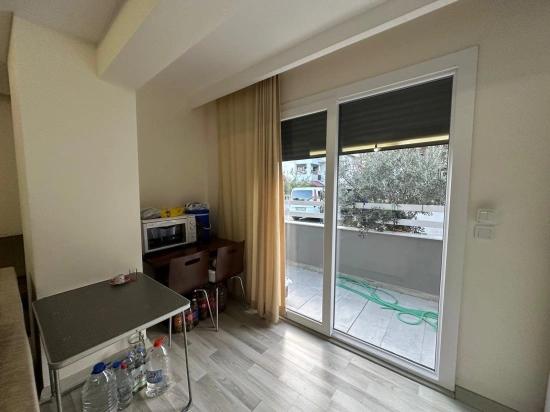 2+1 Erdgeschosswohnung Zum Verkauf In Seferihisar Doğanbey, 200 M Vom Meer Entfernt