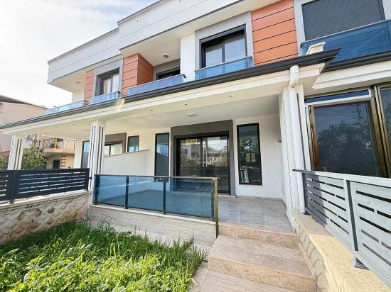 Brandneue 3+1-Maisonette-Villa/Sommerhaus Zum Verkauf In Doğanbey, Seferihisar.