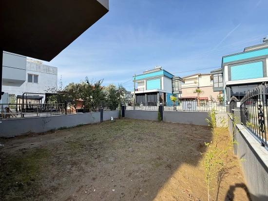 Nur Brandneue Freistehende 3+1-Zimmer-Villa Mit Garten In Doğanbey, Seferihisar Zu Verkaufen.