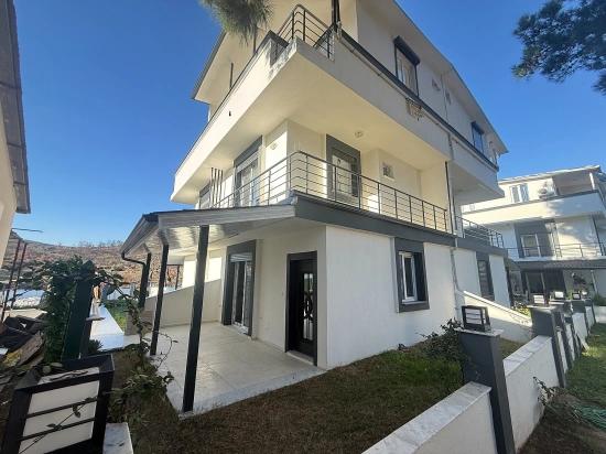 2+1 Brandneues Duplex-Sommerhaus Mit Garten Zum Verkauf In Payamlı, Seferihisar