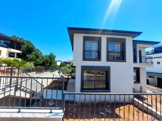 Brandneue 2+1-maisonette-villa Mit Garten Zum Verkauf In Payamlı, Seferihisar.