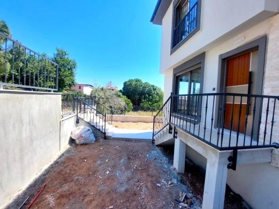 Brandneue 2+1-maisonette-villa Mit Garten Zum Verkauf In Payamlı, Seferihisar.