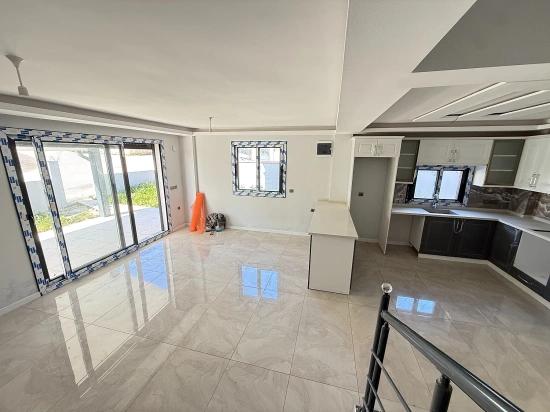 Freistehende 3+1-villa Mit Garten Zum Verkauf In Doğanbey, Seferihisar