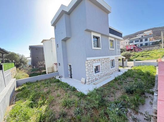 Freistehende 3+1-villa Mit Garten Zum Verkauf In Doğanbey, Seferihisar