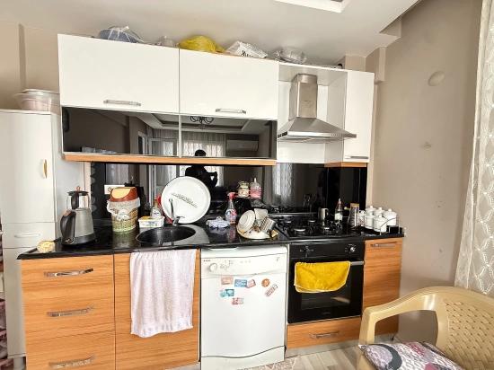 2+1 Wohnung Zum Verkauf Im Mittleren Stockwerk Im Zentrum Von Ürkmez, Seferihisar