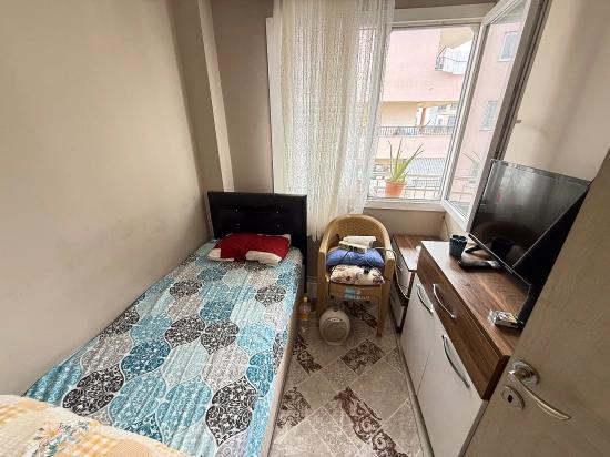 2+1 Wohnung Zum Verkauf Im Mittleren Stockwerk Im Zentrum Von Ürkmez, Seferihisar