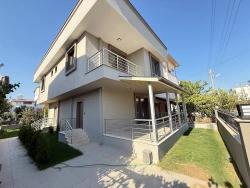 Brandneues Luxus-Sommerhaus Mit 3+1 Bädern In Seferihisar Doganbey Zu Verkaufen