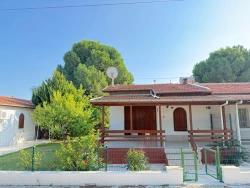 Freistehendes Ferienhaus Mit 2 Schlafzimmern Und Einem Zusätzlichen Zimmer Sowie Einem Großen Garten, 100 Meter Vom Meer Entfernt, In Seferihisar Doğanbey