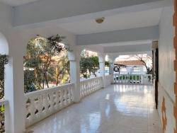 6+1-Zimmer Einfamilienhaus Zu Verkaufen in Cumhuriyet Bz. Seferihisar Doğanbey - 200 m²