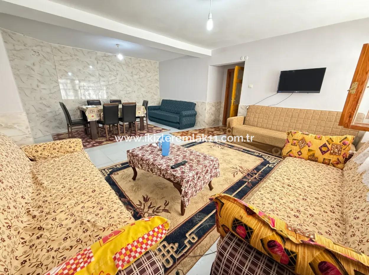 250 M Zum Meer In Ürkmez, Erschwinglicher Preis Zu Verkaufen 3 1 Wohnung Mit Garten