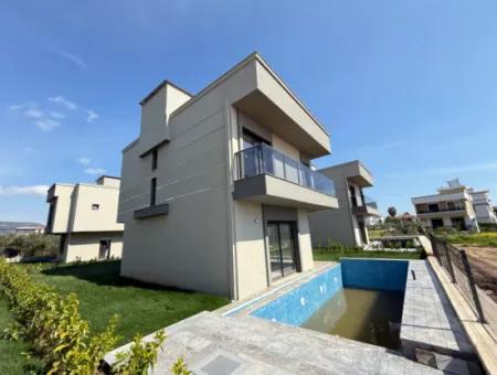 3 In 1 Villa Mit Null Pool Zum Verkauf Mit Großem Garten In Doganbey, Seferihisar