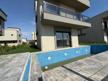3 In 1 Villa Mit Null Pool Zum Verkauf Mit Großem Garten In Doganbey, Seferihisar