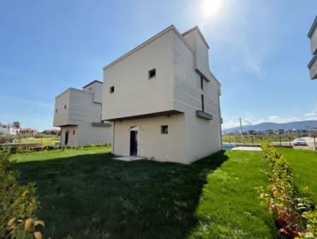 3 In 1 Villa Mit Null Pool Zum Verkauf Mit Großem Garten In Doganbey, Seferihisar