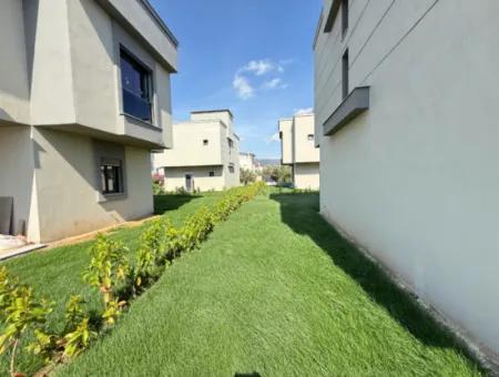 3 In 1 Villa Mit Null Pool Zum Verkauf Mit Großem Garten In Doganbey, Seferihisar