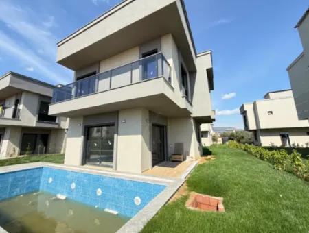 3 In 1 Villa Mit Null Pool Zum Verkauf Mit Großem Garten In Doganbey, Seferihisar