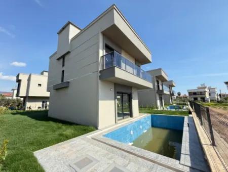 3 In 1 Villa Mit Null Pool Zum Verkauf Mit Großem Garten In Doganbey, Seferihisar