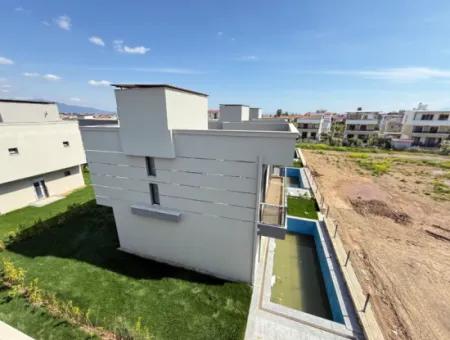 3 In 1 Villa Mit Null Pool Zum Verkauf Mit Großem Garten In Doganbey, Seferihisar