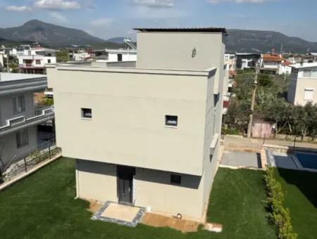 3 In 1 Villa Mit Null Pool Zum Verkauf Mit Großem Garten In Doganbey, Seferihisar